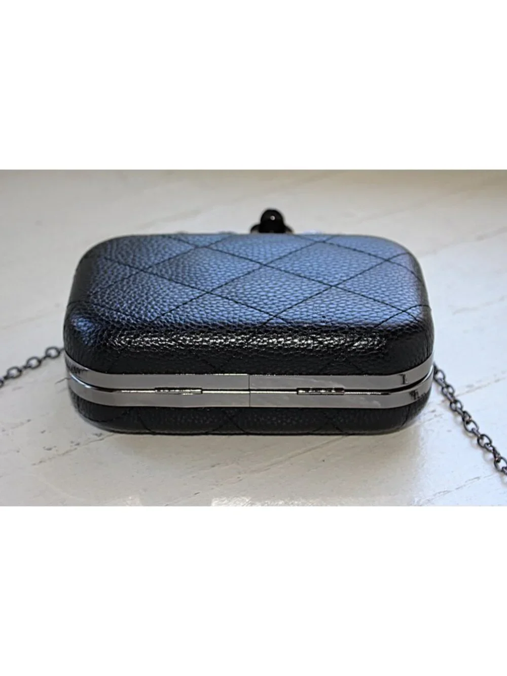 Skull Knuckle Clutch, faux McQueen-type, One stone missing - Picture 4 of 7